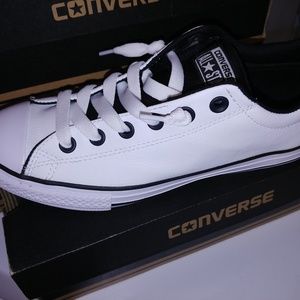 Tennis shoes